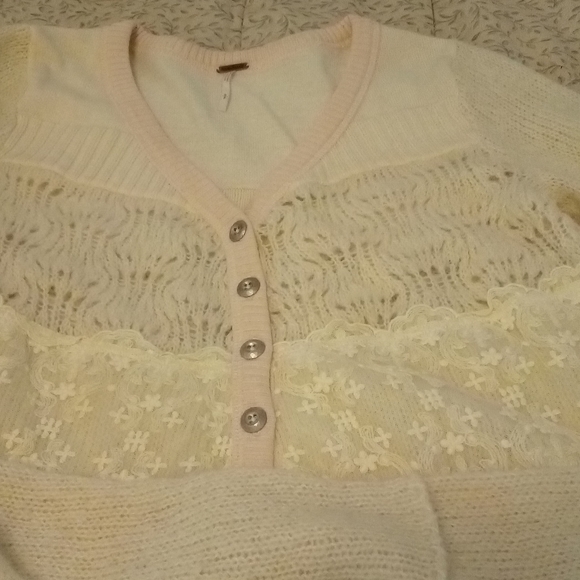 Adorable Free people sweater - Picture 2 of 4